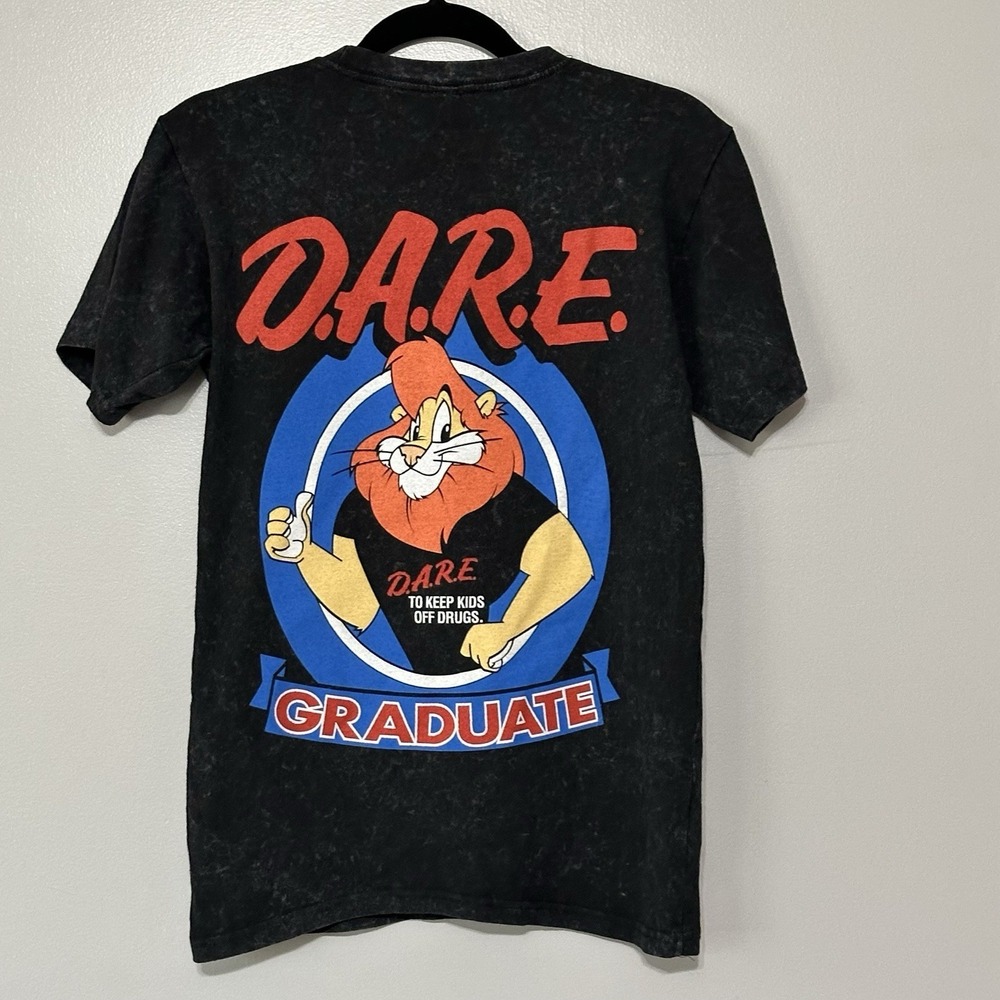 D.A.R.E. Lion Graduate T-Shirt - Vintage Wash Size S - Small NWT Fast Shipping